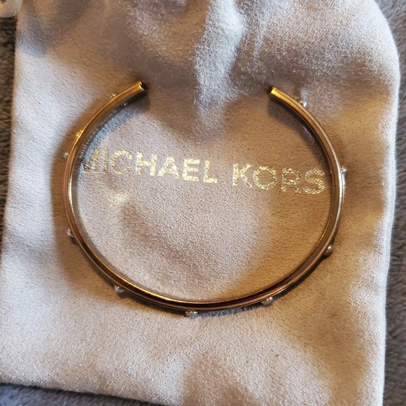 MICHAEL KORS Two-Tone Astor Studded Cuff - Picture 9 of 10